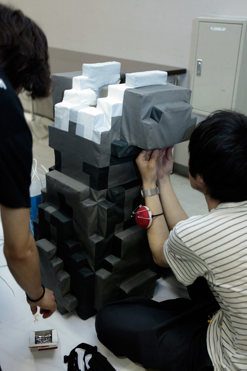 fixing the showpieces backstage at anrealage 2011