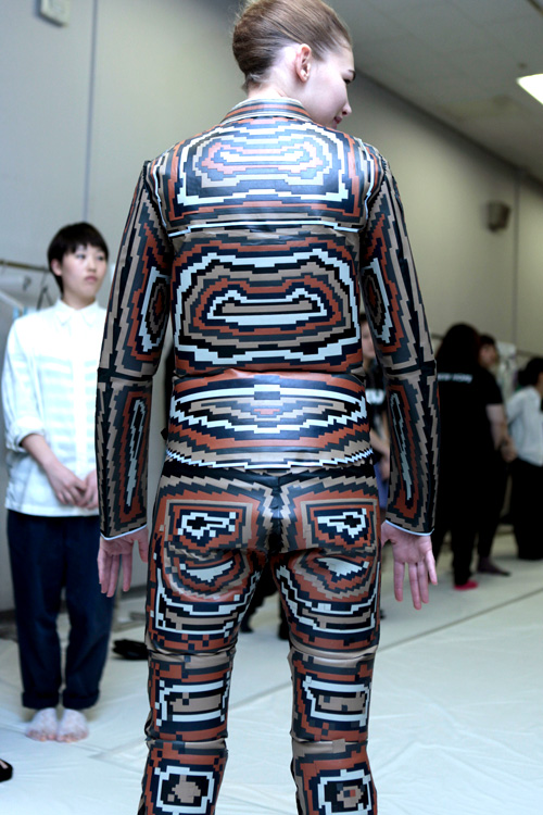 suit from behind anrealage fall winter 2011